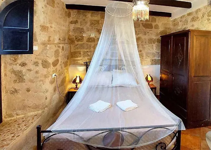 Saint Michel Old Town Hotel 3*