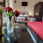 מלון Saint Michel Old Town 3*