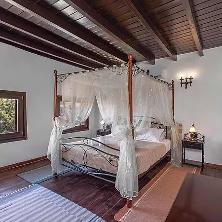 Saint Michel Hotel 3*