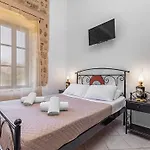 Saint Michel Old Town Otel 3*