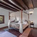 Saint Michel Old Town Otel 3*