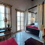 Saint Michel Old Town Otel 3*