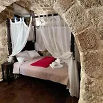 Saint Michel Old Town Otel 3*