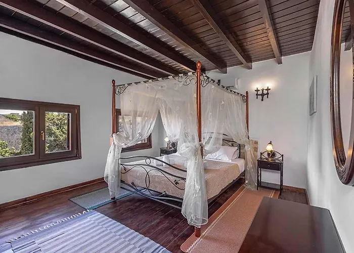 Saint Michel Collection - Old Town Otel 3*